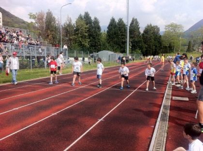 UN DEFIBRILLATORE PER LA PISTA DI ATLETICA