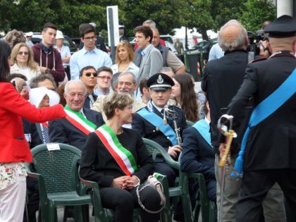 Alle spalle del sindaco Marchionini, il neoeletto primo cittadino di stresa, Giuseppe Bottini.
