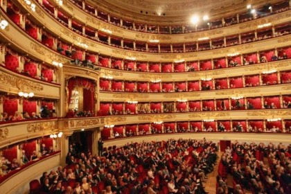 CON LA BIBLIOTECA ALLA SCALA DI MILANO