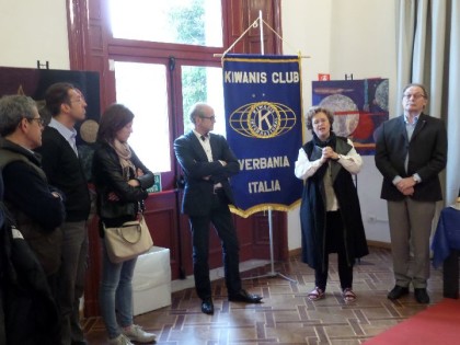 Marisa Cortese e il presidente del Kiwanis Club Carlo Griggi presentano la mostra.