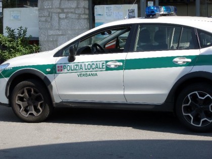 PARCHEGGI “CALDI” SUL LUNGOLAGO DI SUNA