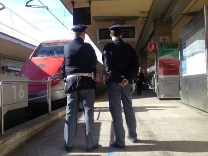 FERMATO SUL TRENO E TRASFERITO ALLA CASA CIRCONDARIALE PER UN ORDINE DI CARCERAZIONE