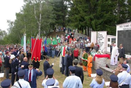 GLI ALPINI FANNO FESTA E RICORDANO