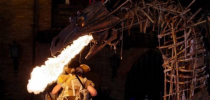 UN DRAGO ALTO  CINQUE METRI SUL LUNGOLAGO DI PALLANZA