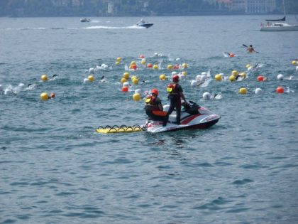 NUOTATORI ATTORNO ALL’ISOLINO DI SAN GIOVANNI