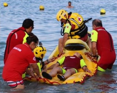 DOMENICA SUL LUNGOLAGO DI PALLANZA CON CORSE E CROCE ROSSA IN FESTA