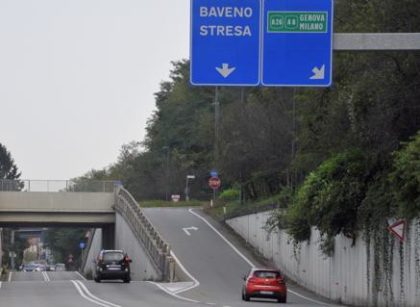 INCIDENTE ALLO SVINCOLO AUTOSTRADALE SULLA STATALE 33, LUNGHE CODE