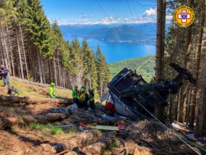 UNA STELE PER RICORDARE LA TRAGEDIA DELLA FUNIVIA DEL MOTTARONE