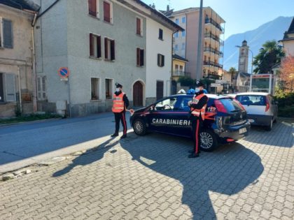 MOTOCICLISTA UBRIACO PRIMA FUGGE, POI AGGREDISCE I CARABINIERI  CON UNA SPRANGA