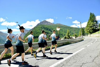 LA STAFFETTA DEGLI ALPINI ARRIVA A VERBANIA